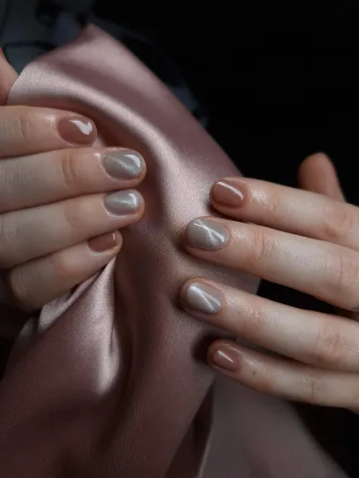 Selyembe simuló nyugalom