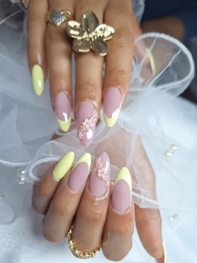 💅🌧️ „Esik az eső, de a körmök ragyogjanak!” 🌸✨